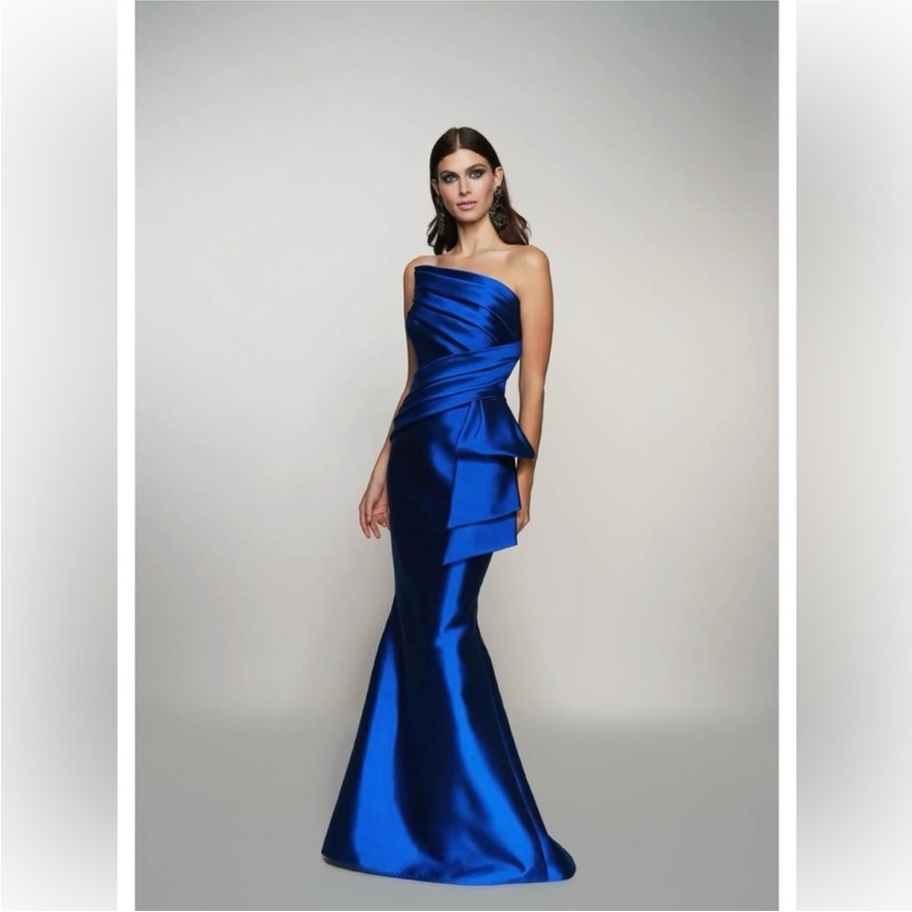 Stunning Frascara Evening Gown. All details of size are in attached photos